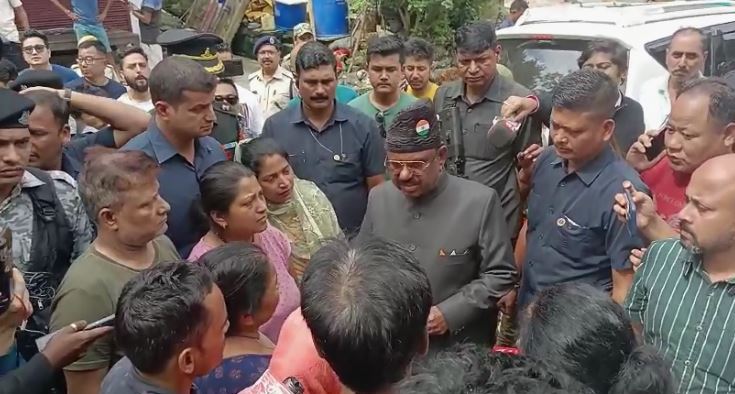 तीस्ता बाजार का राज्यपाल सी.वी आनंद बोस ने लिया जायजा, प्रभावित लोगों से की बातचीत