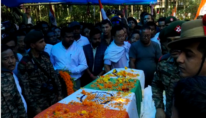 कारगिल में आए भयानक बर्फीले तूफान में शहीद जवान की अंतिम यात्रा में उमड़ा जनसैलाव, लगे भारत माता की जय के नारे