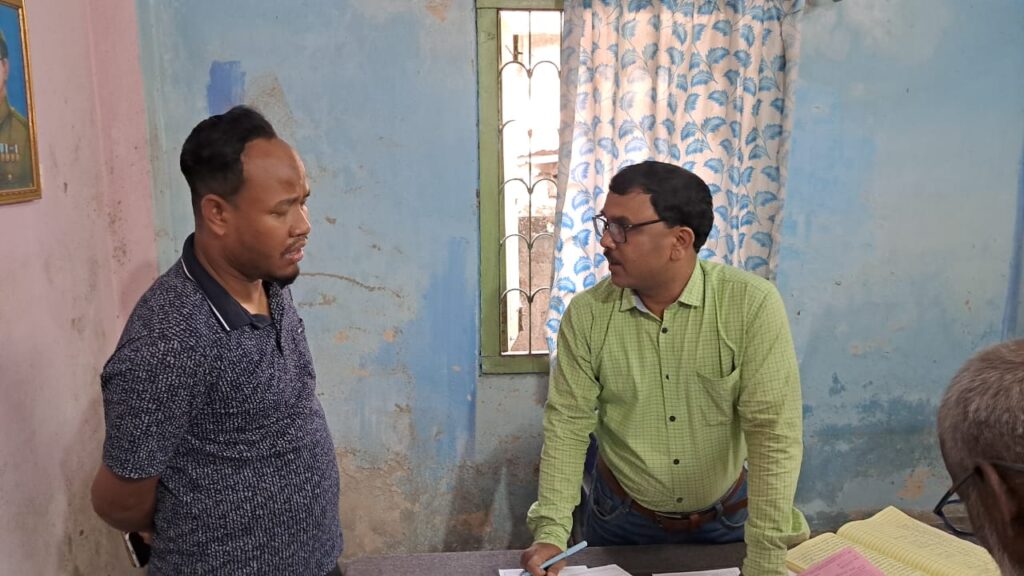 बीडीओ ने फूलबाड़ी 1 नंबर ग्राम पंचायत कार्यालय का किया औचक निरीक्षण