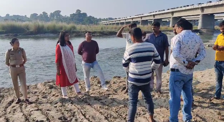 खोरीबाड़ी के बीडीओ ने भारत-नेपाल सीमा पर छठ पूजा की तैयारियों का लिया जायजा