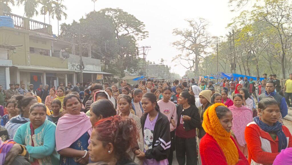 रिलेशनशिप स्ट्रेस! दलसिंगपाड़ा में युवती की हत्या के आरोपी प्रेमी के खिलाफ परिजनों ने एशियन हाईवे किया जाम