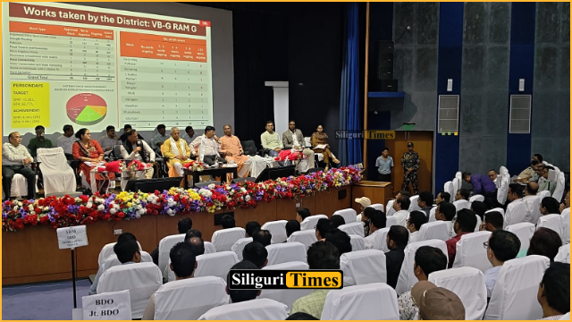 उत्तरकन्या में दार्जिलिंग और कालिम्पोंग जिलों को लेकर समीक्षा बैठक, विकास कार्यों पर मंत्री दिलीप घोष ने की चर्चा