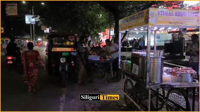 सिलीगुड़ी के प्रमुख व्यस्त इलाकों में शामिल एसएफ रोड पर पार्किंग की जगह सजी दुकानें, राहगीर परेशान