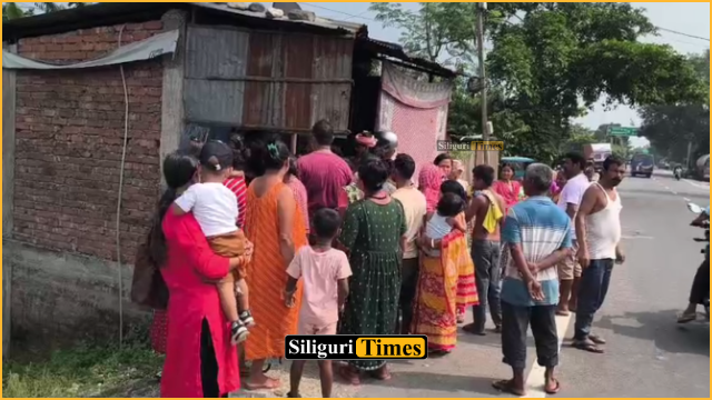 खोरीबाड़ी में त्रिकोणीय प्रेम का विवाद! पति की प्रेमिका पर ब्लेड से हमला, पत्नी हिरासत में  