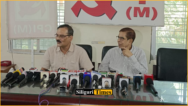 ‘किताबें पढ़ें, किताबें बचाएं, बंगाल की विरासत बचाएं’—इस नारे के साथ कल सिलीगुड़ी में वाममोर्चा का विरोध मार्च