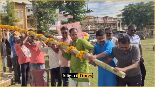 ‘आमरा सोबाई सूर्यसेन स्पोर्टिंग क्लब’ का खूंटी पूजा के साथ शुरू हुई काली पूजा की तैयारी