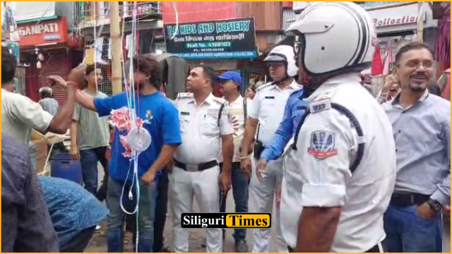 दीपावली से पहले ट्रैफिक पुलिस सख्त, हॉकर्स कॉर्नर में सड़क कब्जाने वाले दुकानदारों को चेतावनी