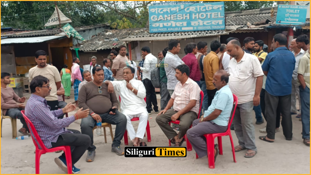 सिलीगुड़ी जंक्शन पर 200 दुकानदारों को 15 दिनों में दुकान खाली करने का नोटिस, विरोध में प्रदर्शन