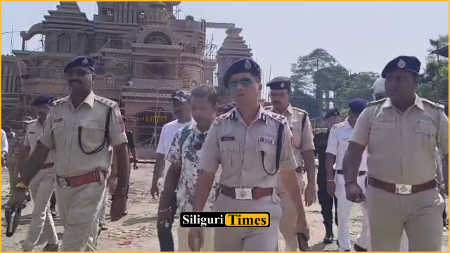 दुर्गापूजा से पहले सिलीगुड़ी पुलिस कमिश्नर ने पूजा मंडपों और विसर्जन घाटों का किया निरीक्षण