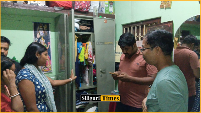 पूजा की खरीदारी करने गई महिला के खाली घर को चोरों ने बनाया निशना, सोने-चांदी के जेवरात और लाखों रुपये की चोरी कर हुए चंपत  