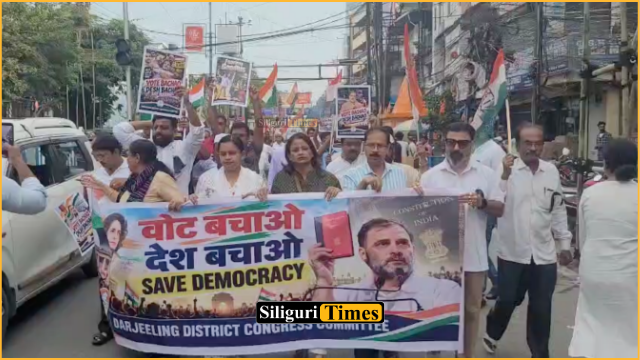 ज्ञानेश कुमार की गिरफ्तारी की मांग को लेकर सिलीगुड़ी में कांग्रेस का प्रदर्शन