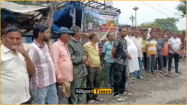 फुलेश्वरी रेलगेट बंद होने से व्यवसायियों को नुकसान, जताया विरोध